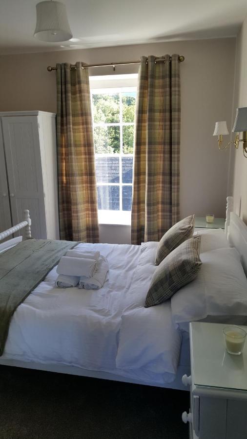 Central Bar Guesthouse Cushendall Eksteriør bilde