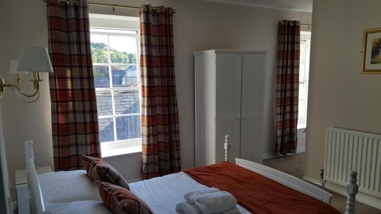 Central Bar Guesthouse Cushendall Eksteriør bilde
