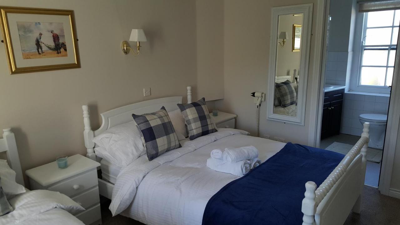 Central Bar Guesthouse Cushendall Eksteriør bilde